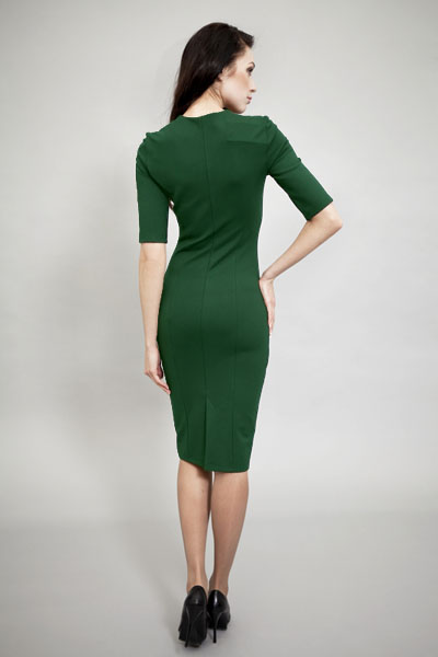 Czarne dodatki - buty do zielonej sukienki