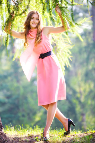 Dodatki do pudrowej sukienki