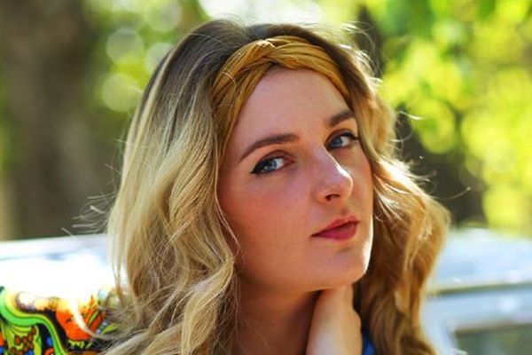 Współczesna interpretacja makijażu z lat 70