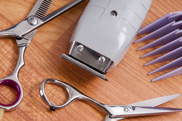 Przyrządy do stylizacji wąsa