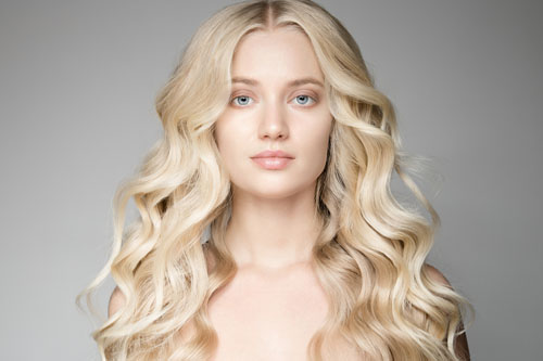 Włosy w odcieniu blond