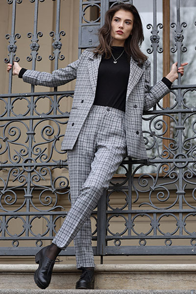 Z czym nosić spodnie w kratę?